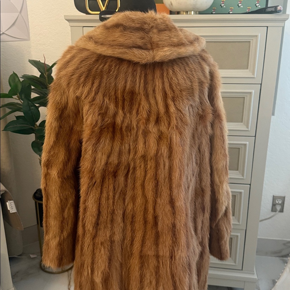 Elegant Brown Fur Coat - Picture 7 of 10